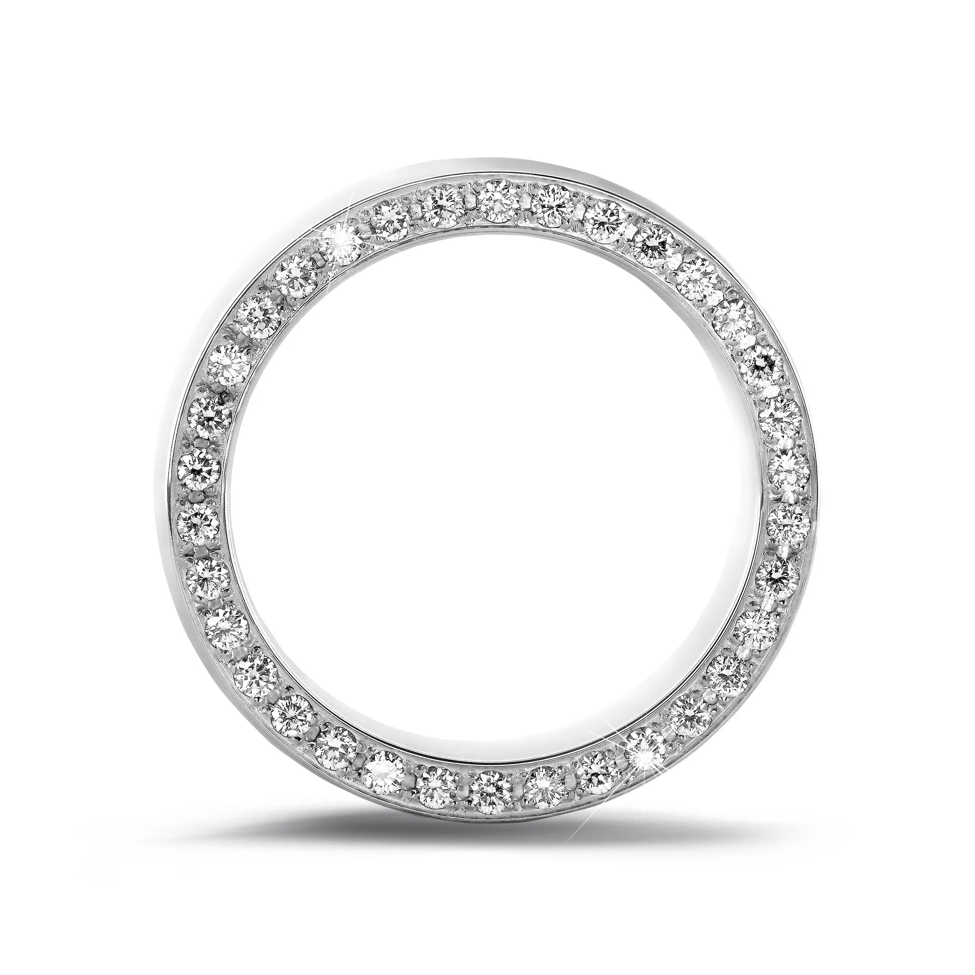 0.70 quilates anillo ancho en oro blanco con diamantes laterales redondos 
