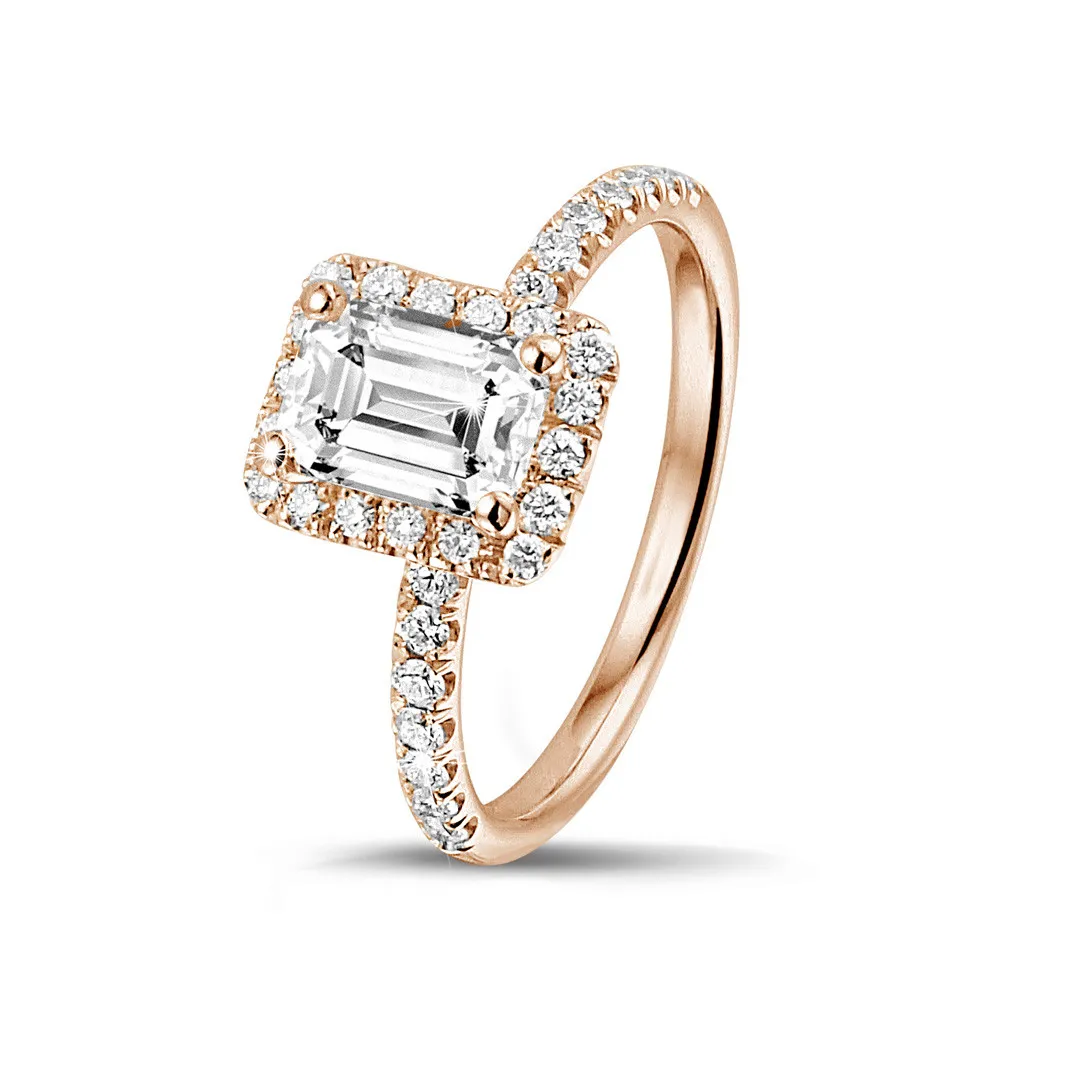 0.70 quilates halo anillo solitario con diamante talla esmeralda en oro rojo con diamantes redondos 