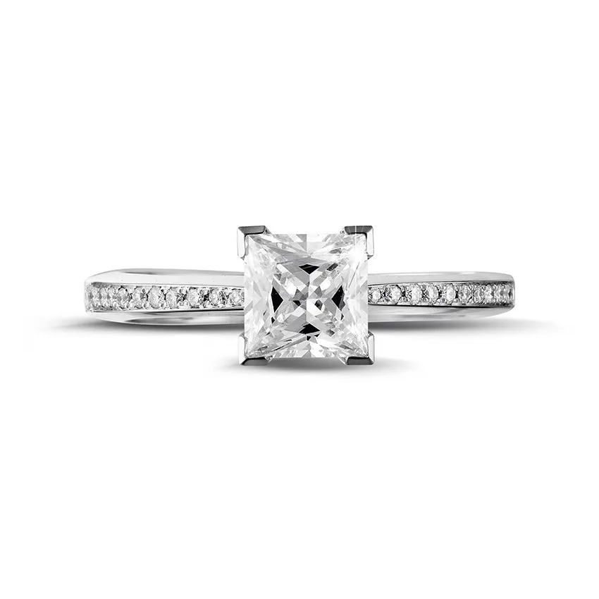 1.20 quilates anillo solitario en platino con diamante talla princesa y diamantes laterales 