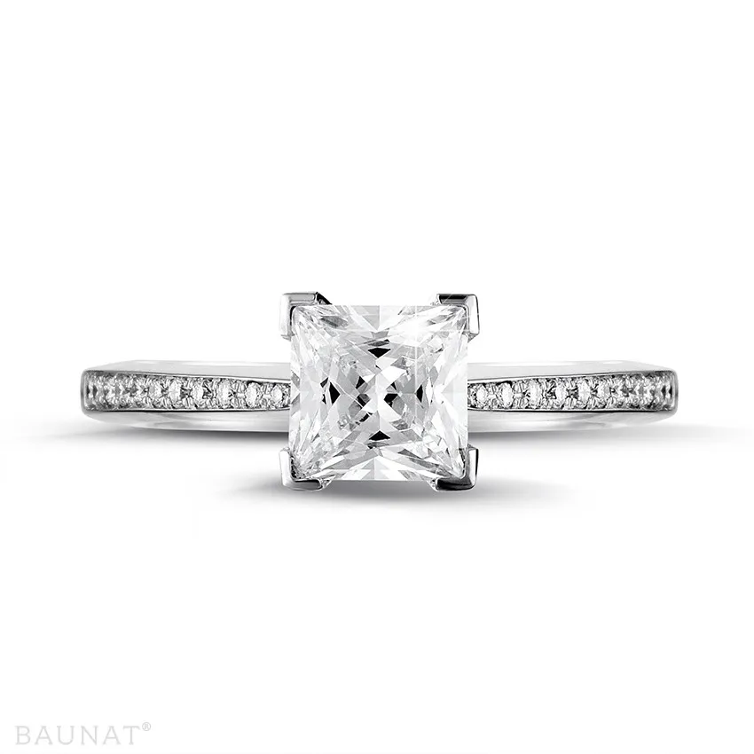1.50 quilates anillo solitario en platino con diamante talla princesa y diamantes laterales 