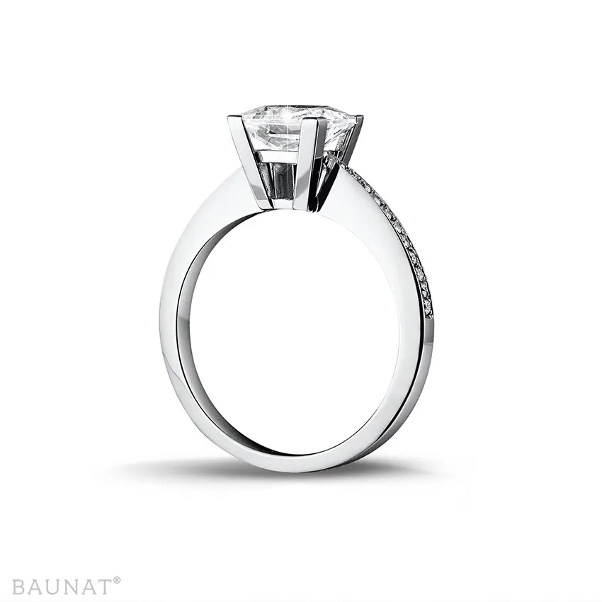 2.00 quilates anillo solitario en oro blanco con diamante talla princesa y diamantes laterales 