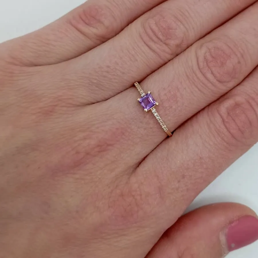 Anillo 18k amatista cuadrado diamantes