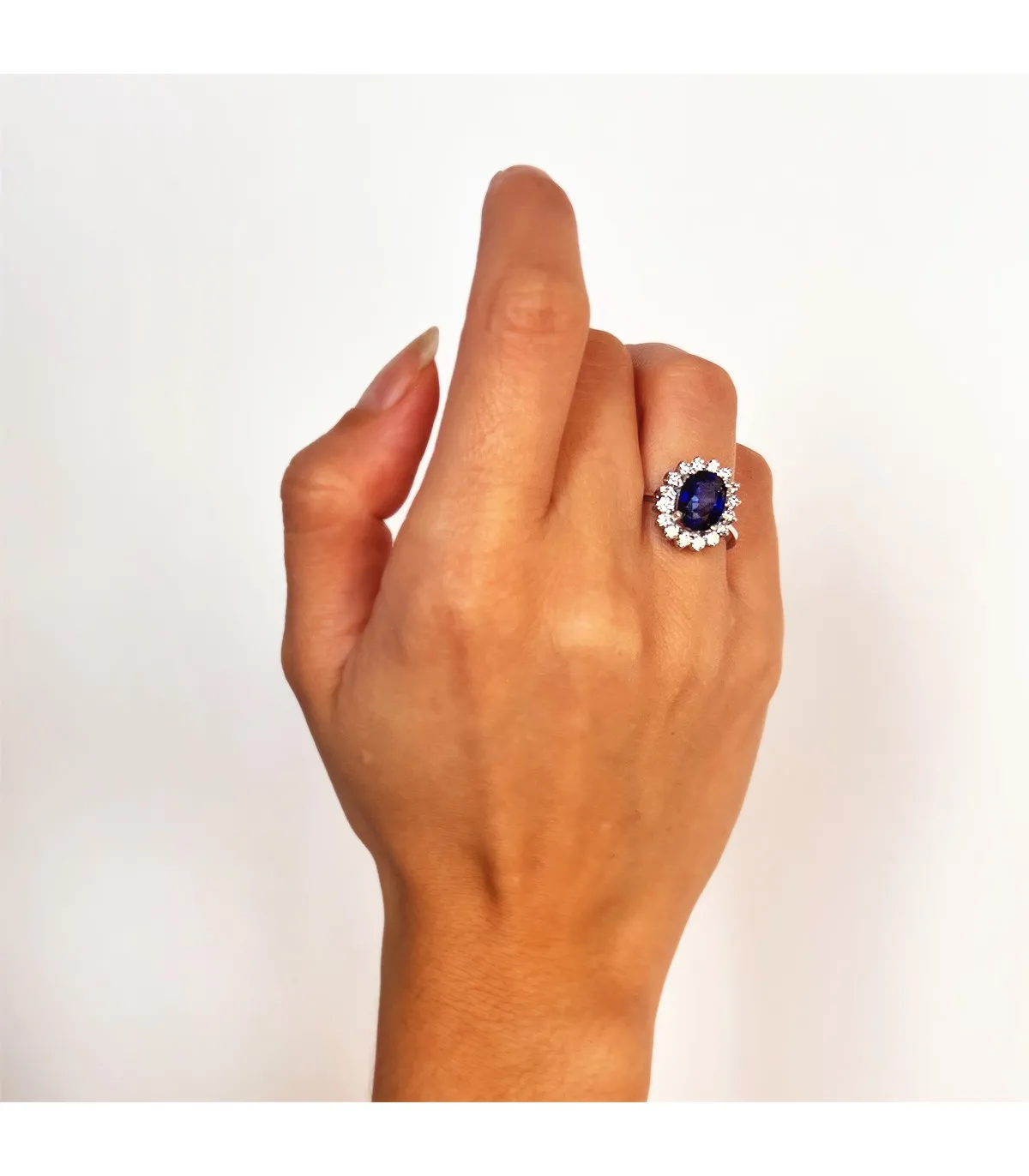 Anillo Galadriel 18K Zafiro 2.47 Q Diamantes