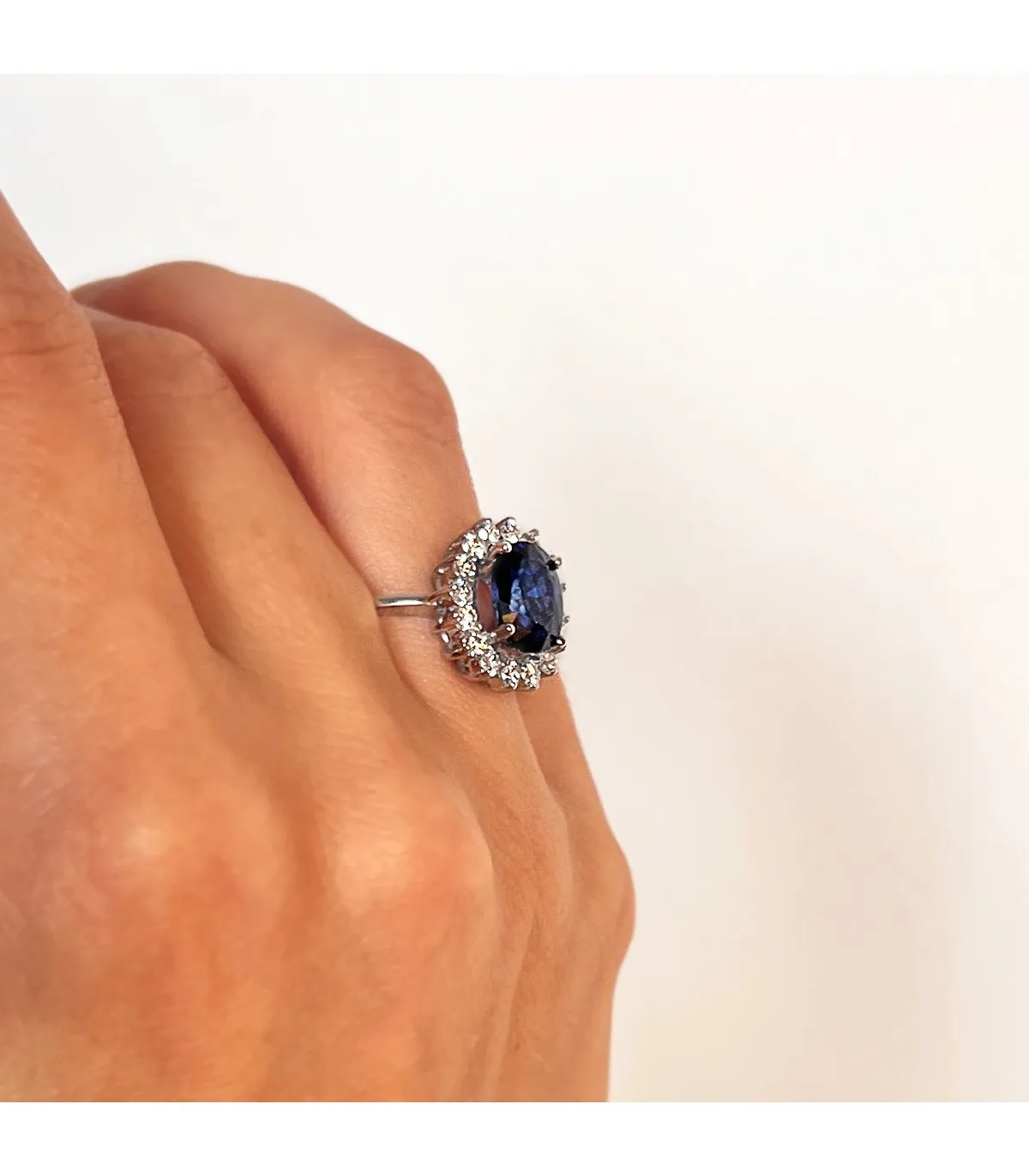 Anillo Galadriel 18K Zafiro 2.47 Q Diamantes