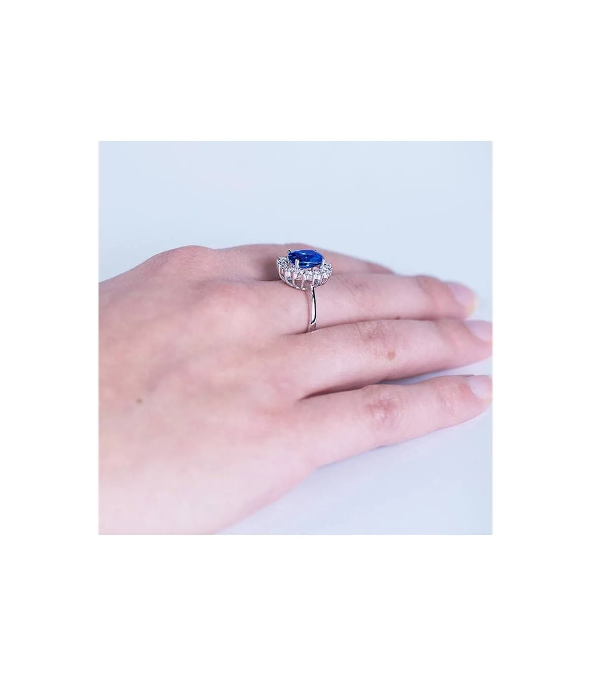 Anillo Galadriel 18K Zafiro 2.47 Q Diamantes