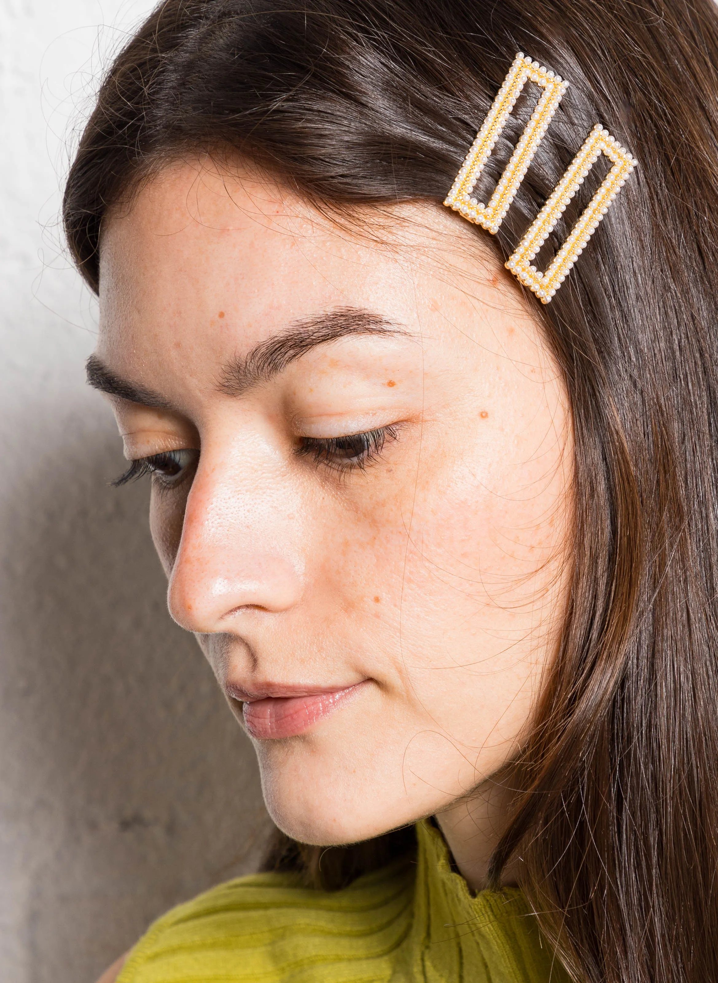 AU PRINTEMPS PARIS Pinza para el cabello con perlas en dorado