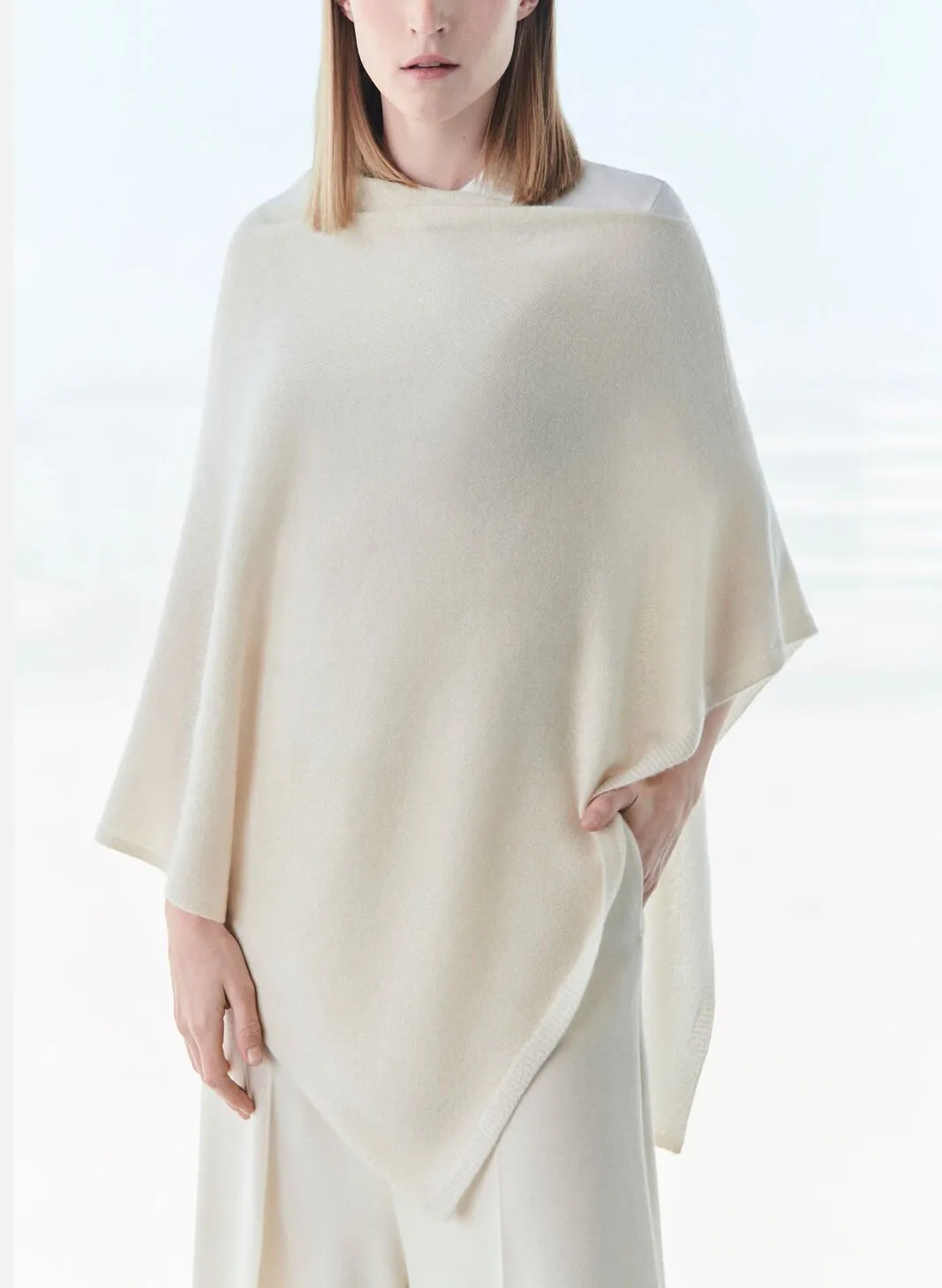 BALTIAB  PONCHO DE MEZCLA DE CACHEMIRA EN BEIGE