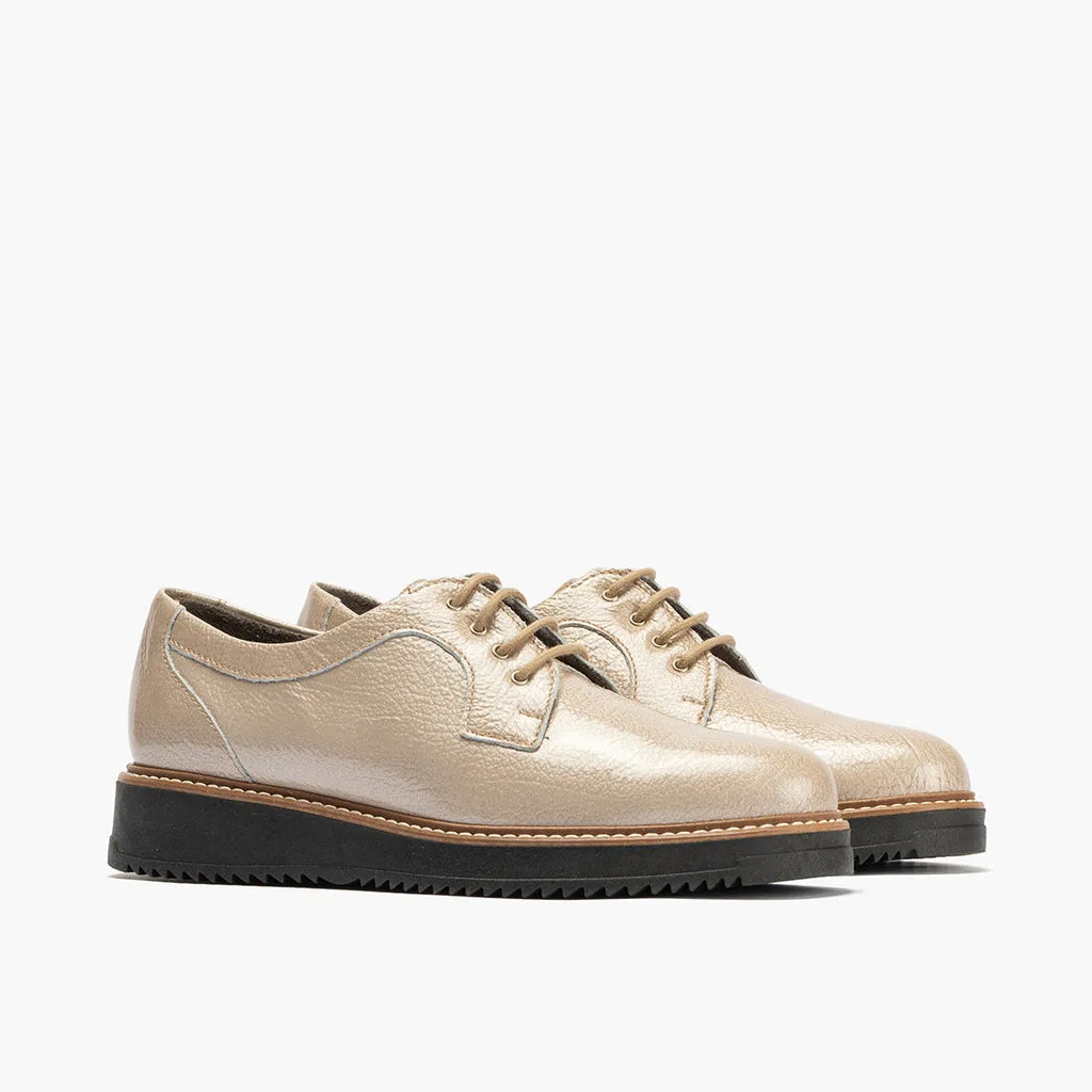 Blucher en Charol mujer color piedra