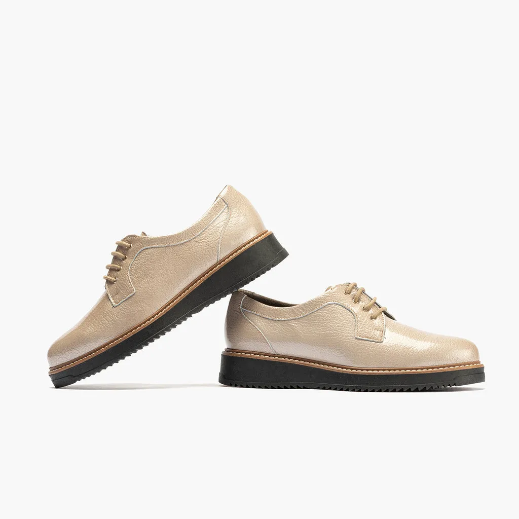 Blucher en Charol mujer color piedra