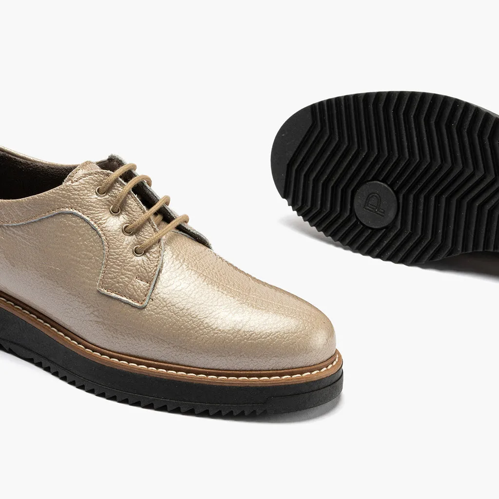 Blucher en Charol mujer color piedra