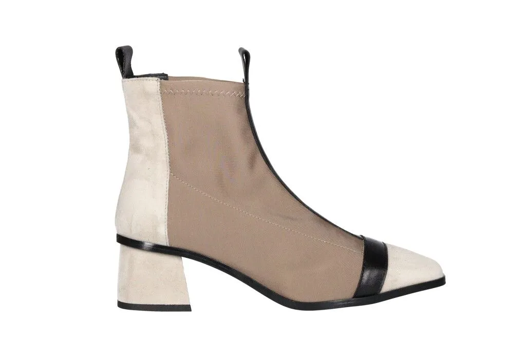 Botin Licra/nobuck Taupe Tiras Empeine y Pala Negras Tacon Medio