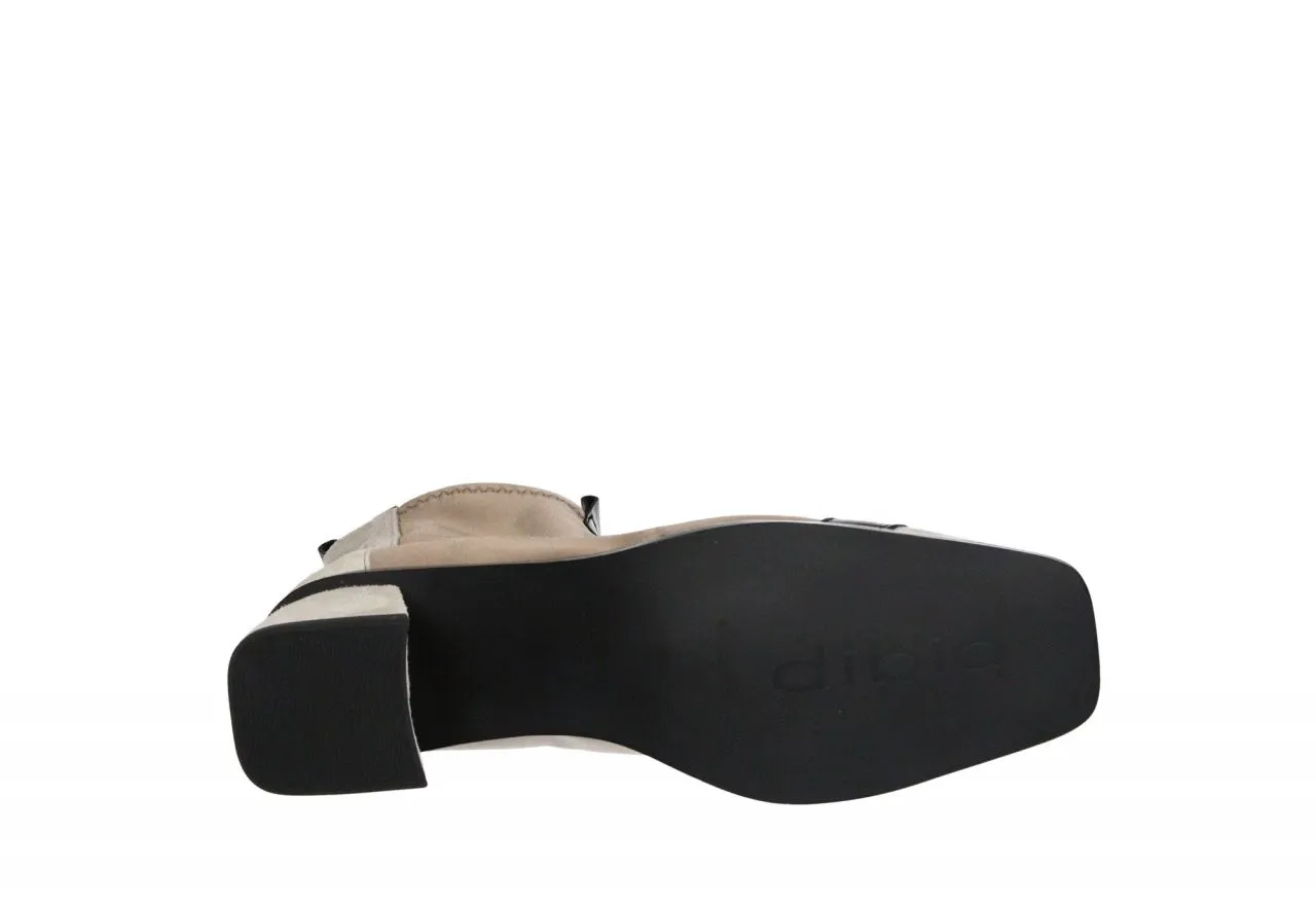 Botin Licra/nobuck Taupe Tiras Empeine y Pala Negras Tacon Medio