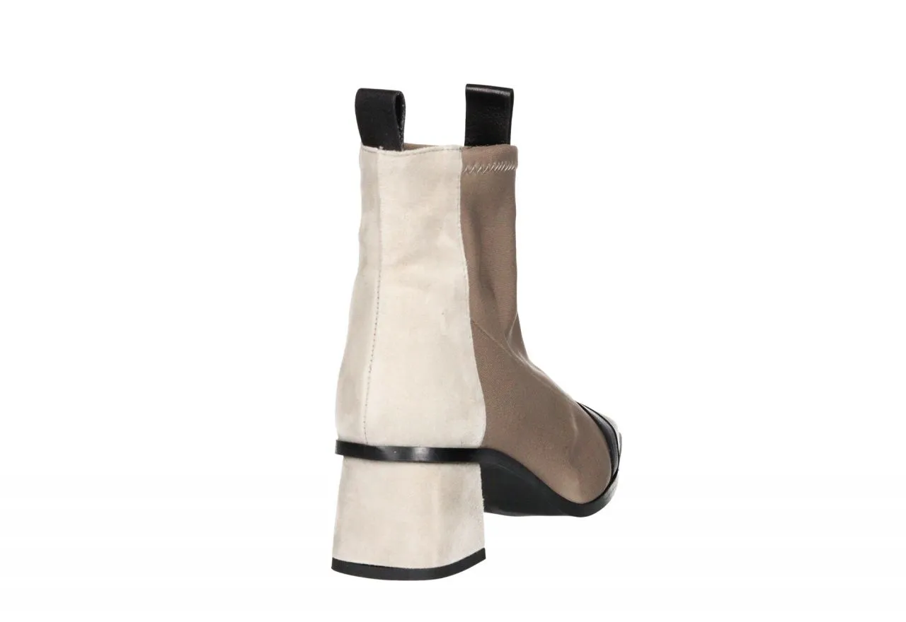 Botin Licra/nobuck Taupe Tiras Empeine y Pala Negras Tacon Medio