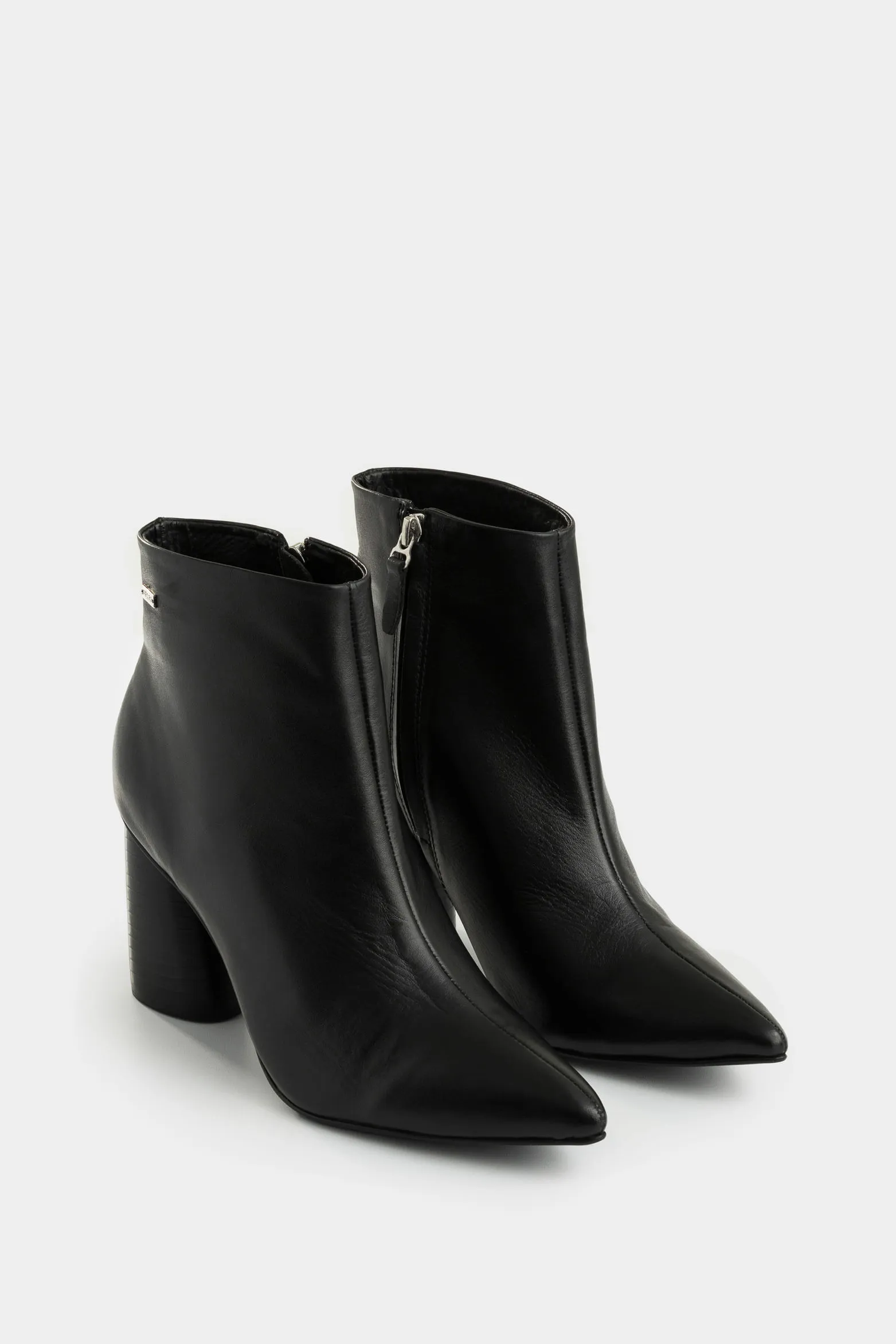 Botines Agata de cuero para mujer silueta punta