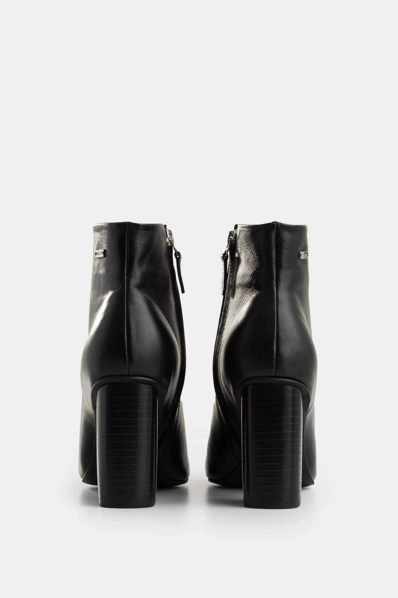 Botines Agata de cuero para mujer silueta punta