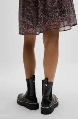 Botines Chelsea de piel con monograma Double B