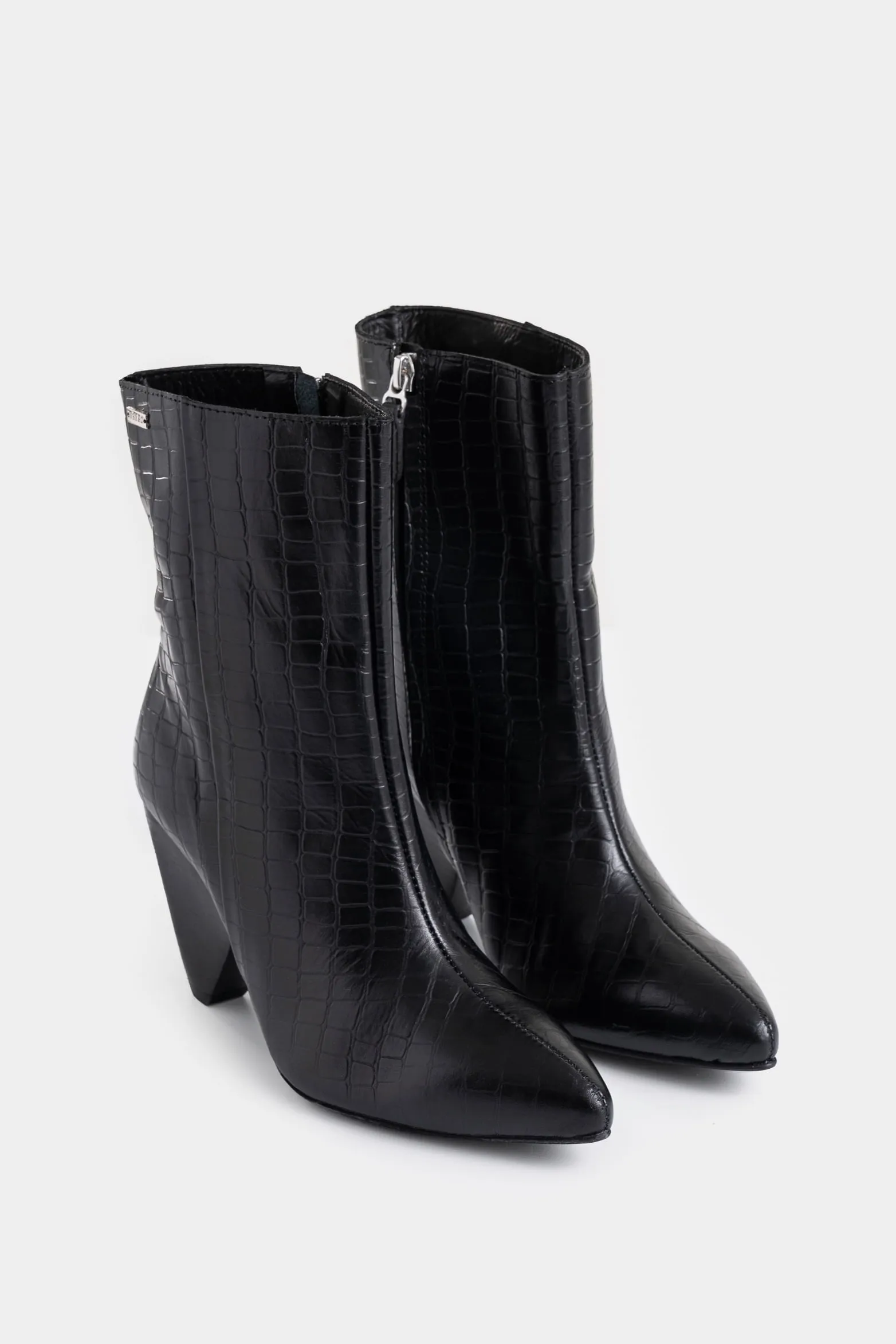 Botines Luna de cuero croco para mujer silueta punta