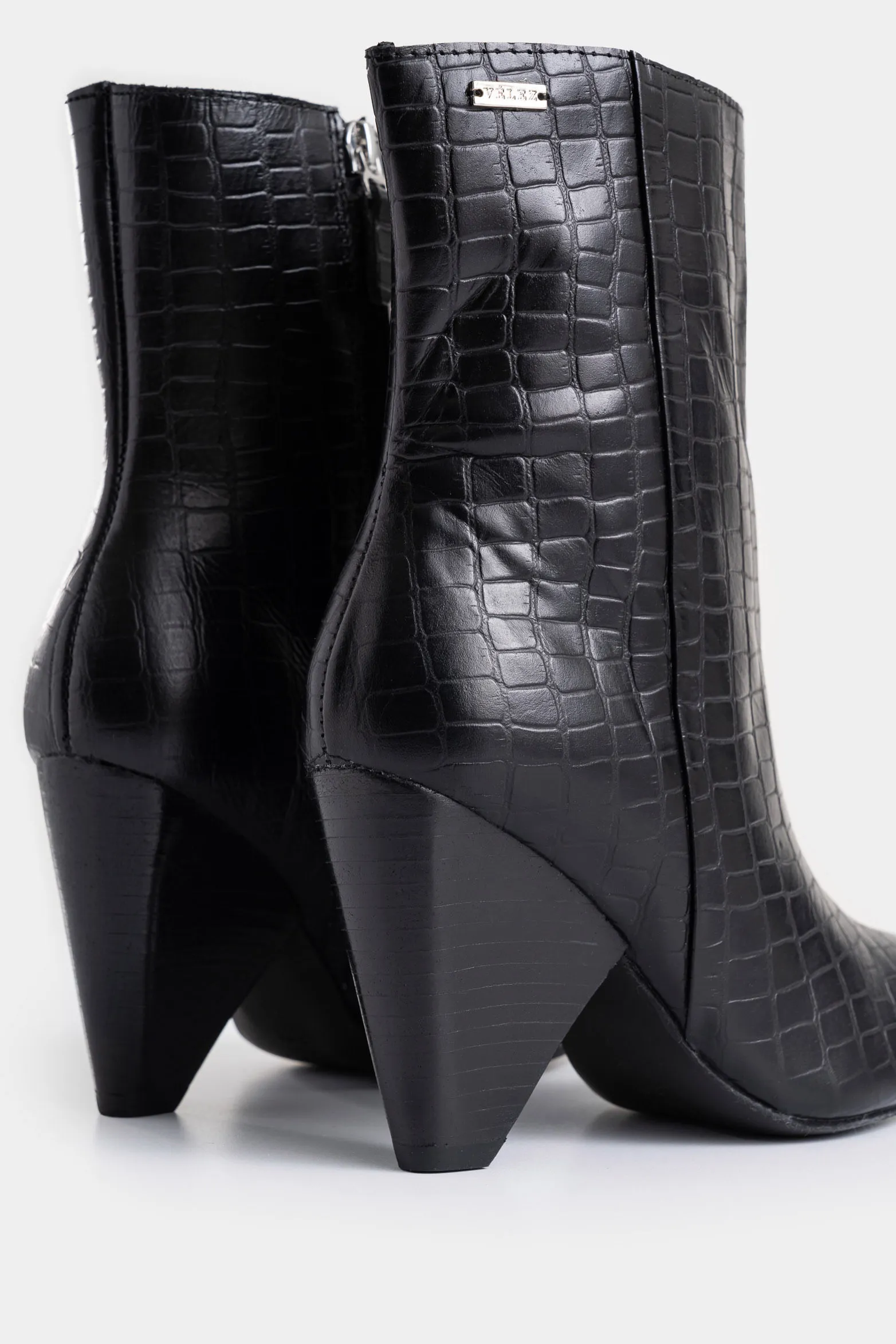 Botines Luna de cuero croco para mujer silueta punta