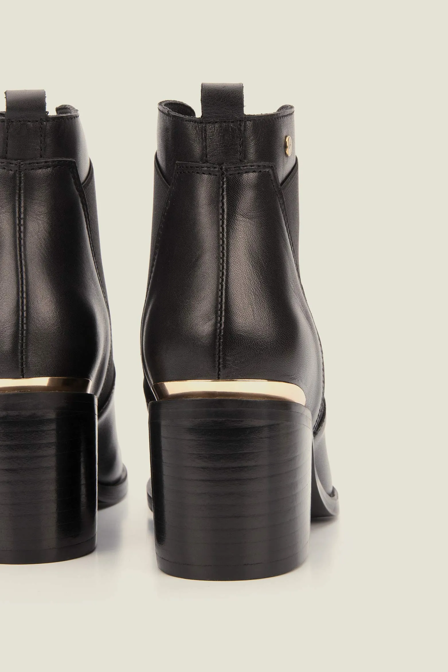 Botines tacón Burgos de cuero aplique Negro