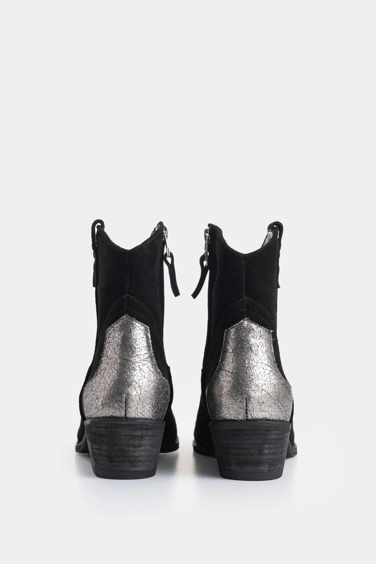 Botines texanos Sahara de cuero gamuzado para mujer detalle metalizado