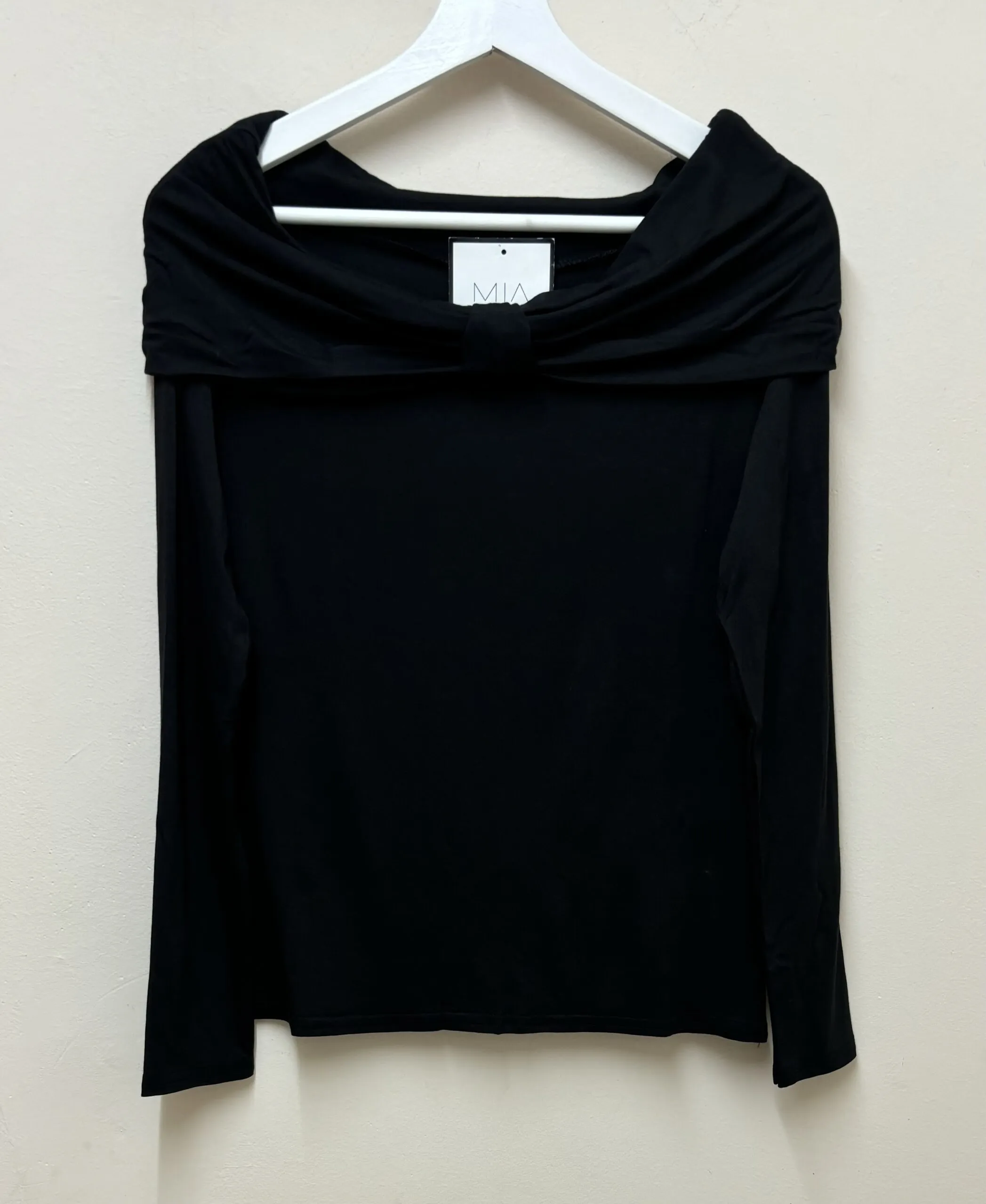 Camiseta Bardot Lazo Negra