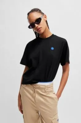 Camiseta de punto de algodón con insignia de logo
