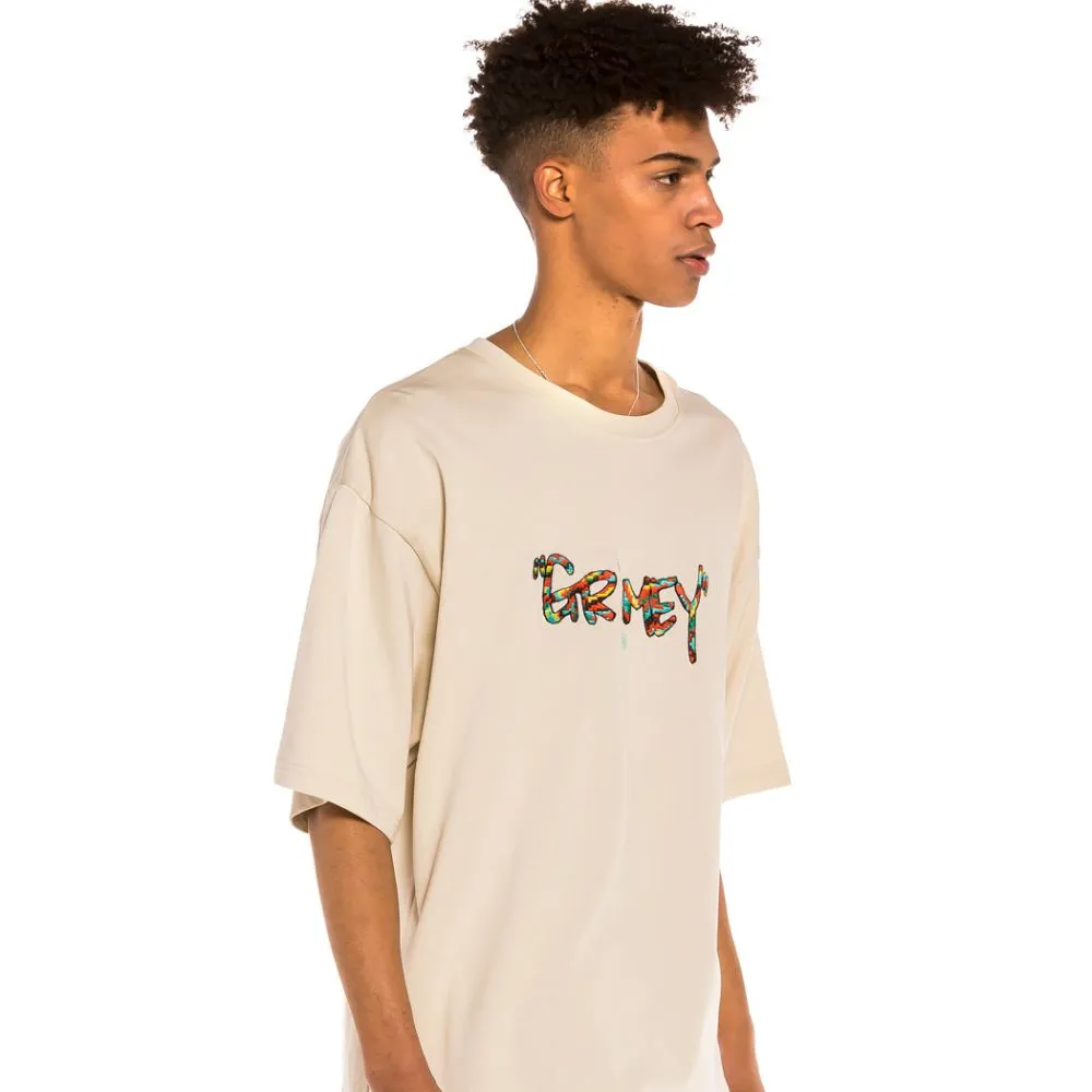 CAMISETA GRIMEY MANGA CORTA UNISEX “NINE WINDS ” HEAVY WEIGHT – SAND REF. GA25SND BEIG LOGO PECHO