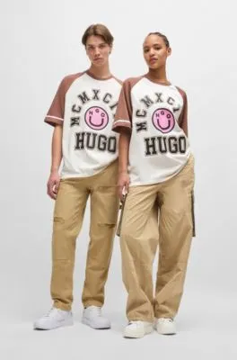 Camiseta loose fit de punto de algodón con ilustración de temporada