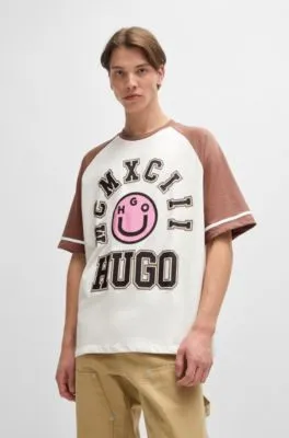 Camiseta loose fit de punto de algodón con ilustración de temporada