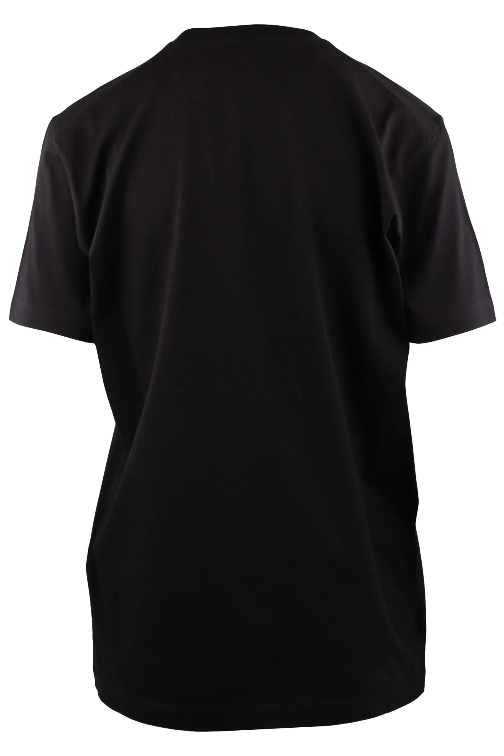 Camiseta negra con logotipo 