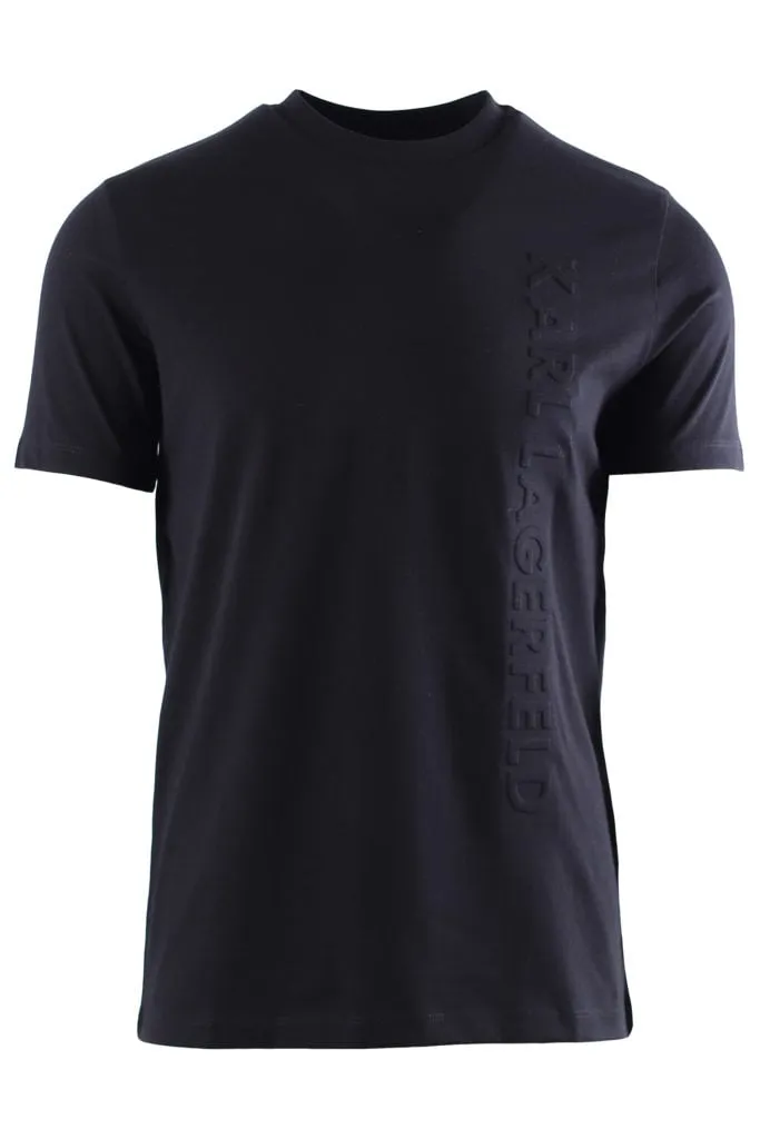 Camiseta negra con logotipo lateral en relieve