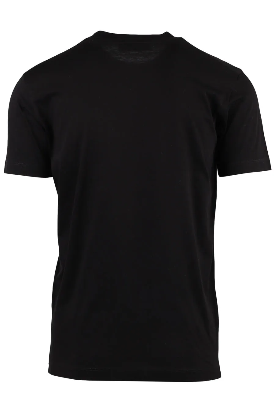 Camiseta negra con logotipo y hoja