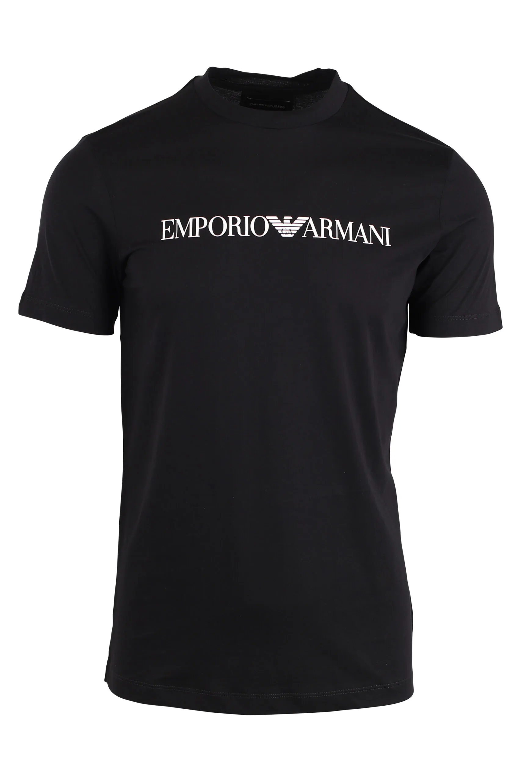 Camiseta negra con maxilogo letras blancas