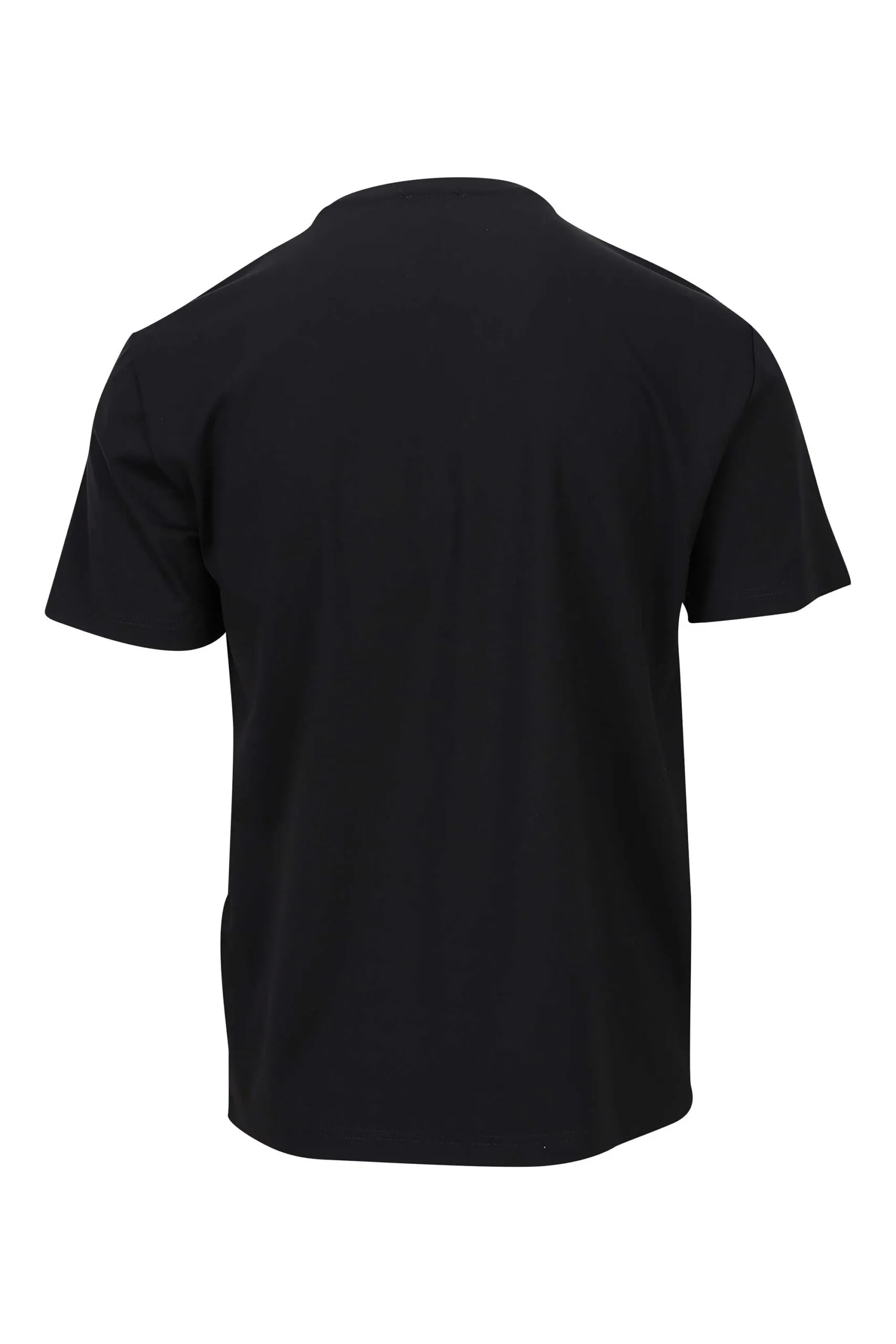Camiseta negra con maxilogo monocromático 