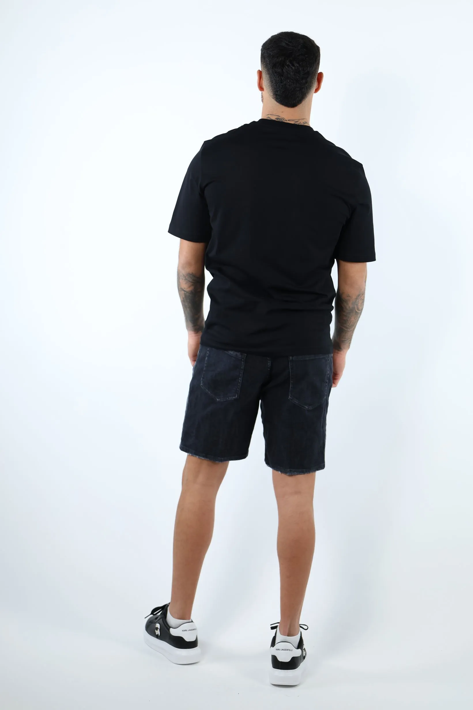 Camiseta negra con minilogo oso dibujo