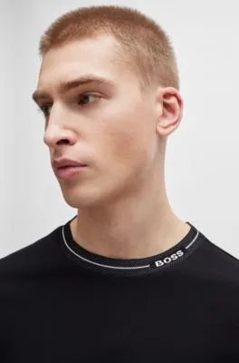 Camiseta regular fit de punto de algodón con cuello de la marca