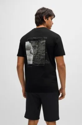 Camiseta regular fit de punto de algodón con ilustración de mosquetón