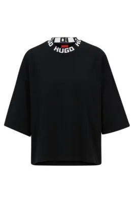 Camiseta relaxed fit en punto de algodón con logo en el cuello