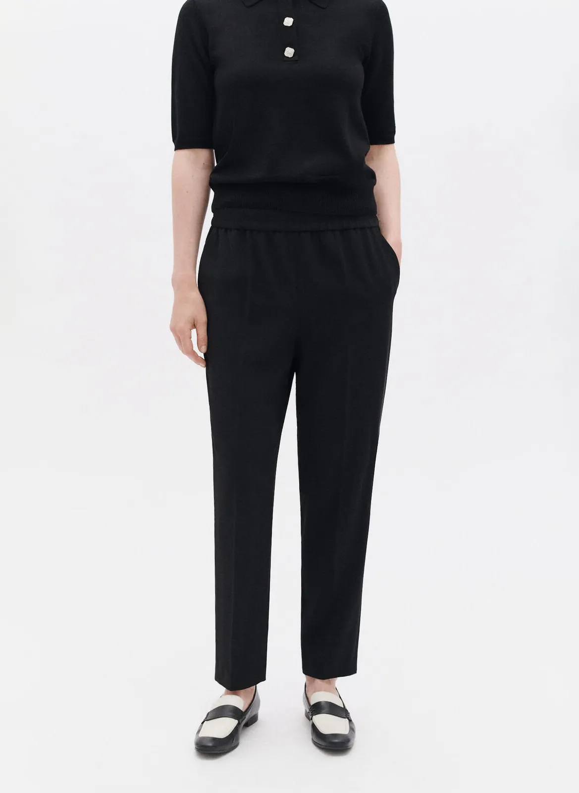 CAROLL PLINE  PANTALóN DE TALLE ALTO CON PINZAS EN NEGRO