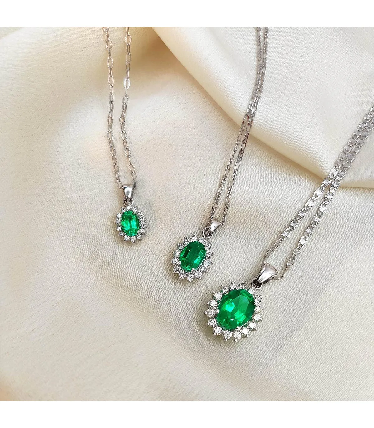 Colgante Galadriel OB 18K Esmeralda 1.74 Q Diamantes
