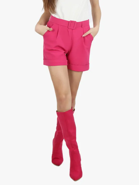 Frenetika Pantalón corto de mujer con cinturón y puño.