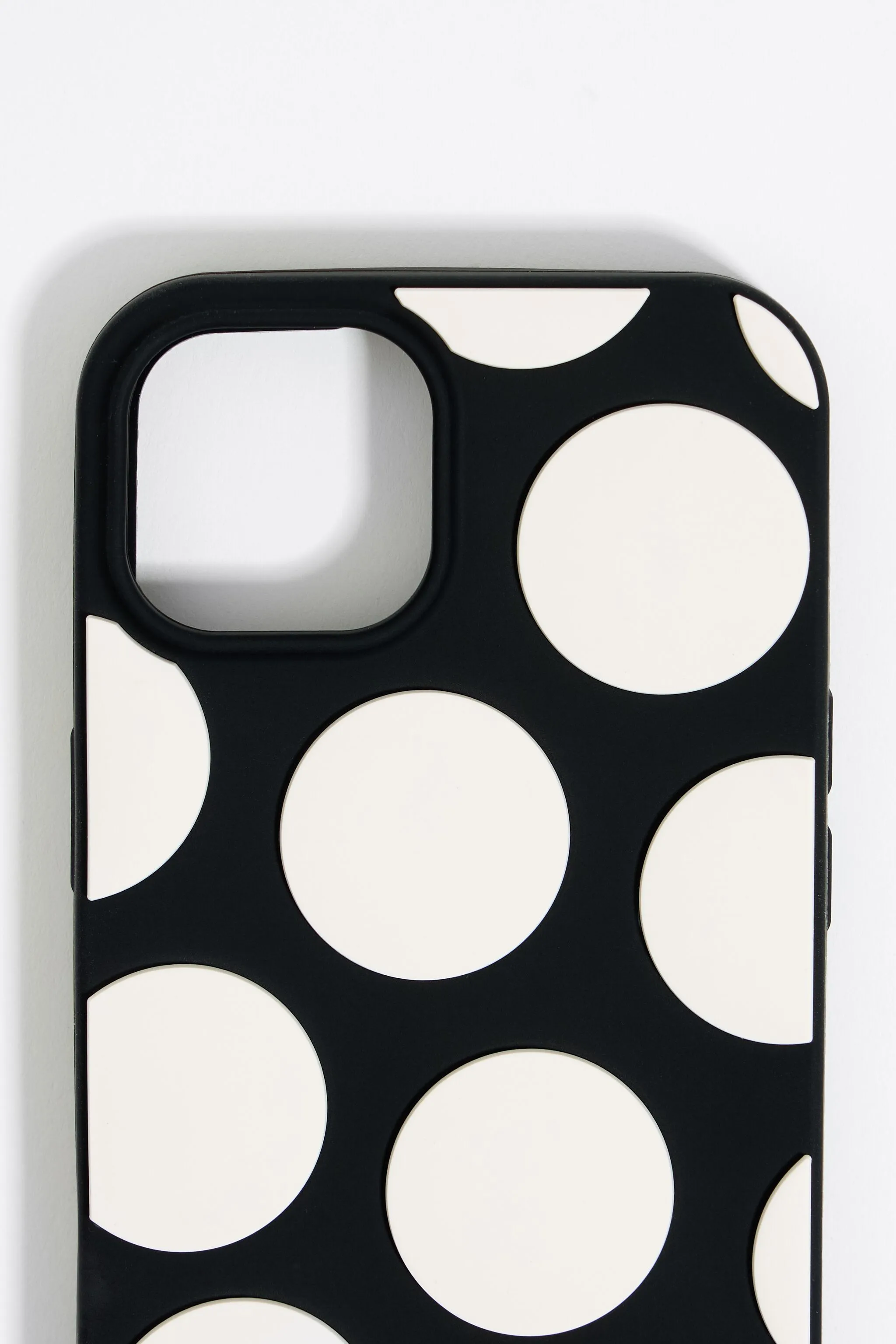 Funda iPhone 15 Pro Max silicona dots negra