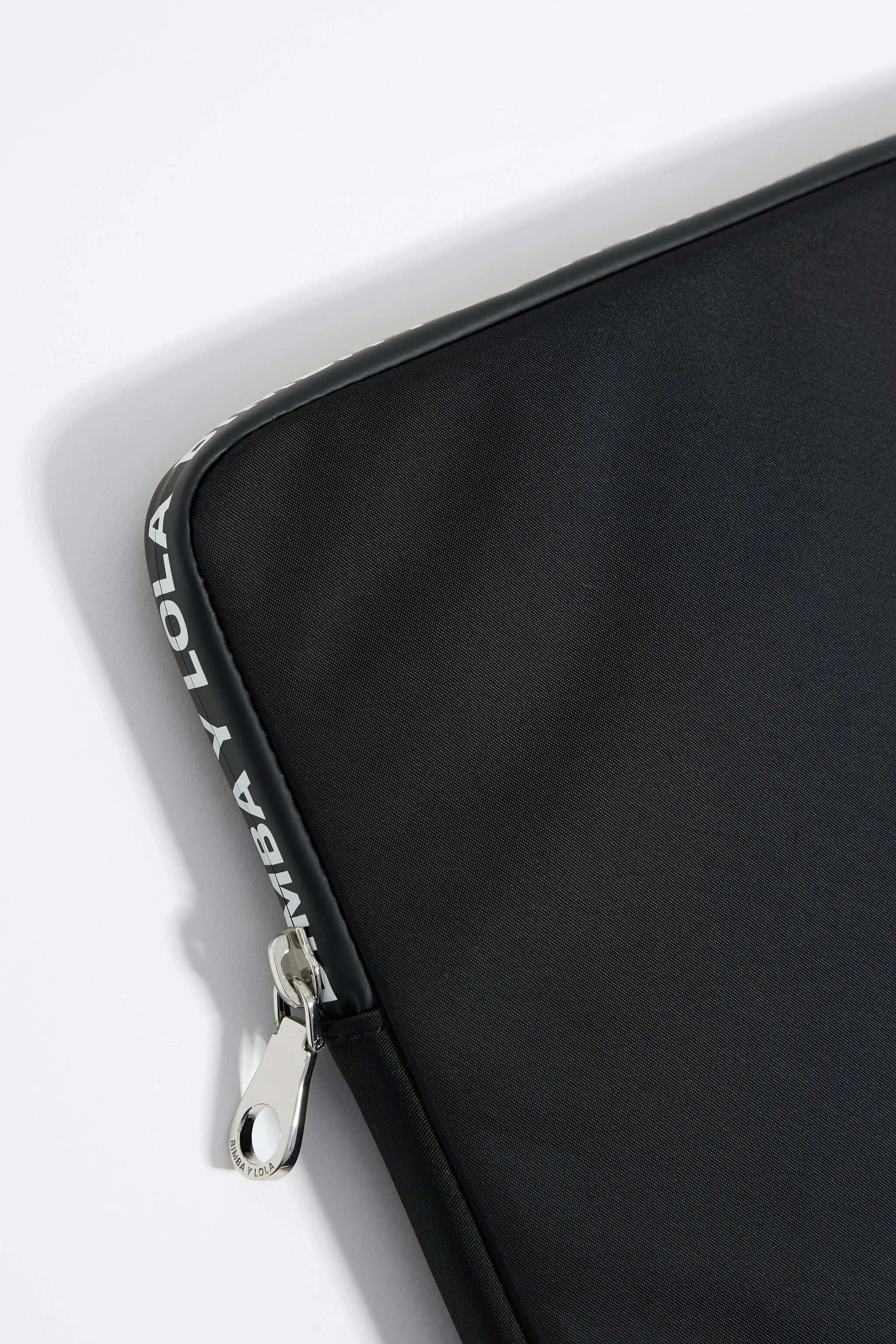 Funda portátil 13,5\\\ nylon negra"