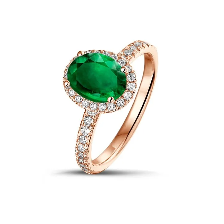 Halo anillo en oro rojo con esmeralda ovalada y diamantes redondos 