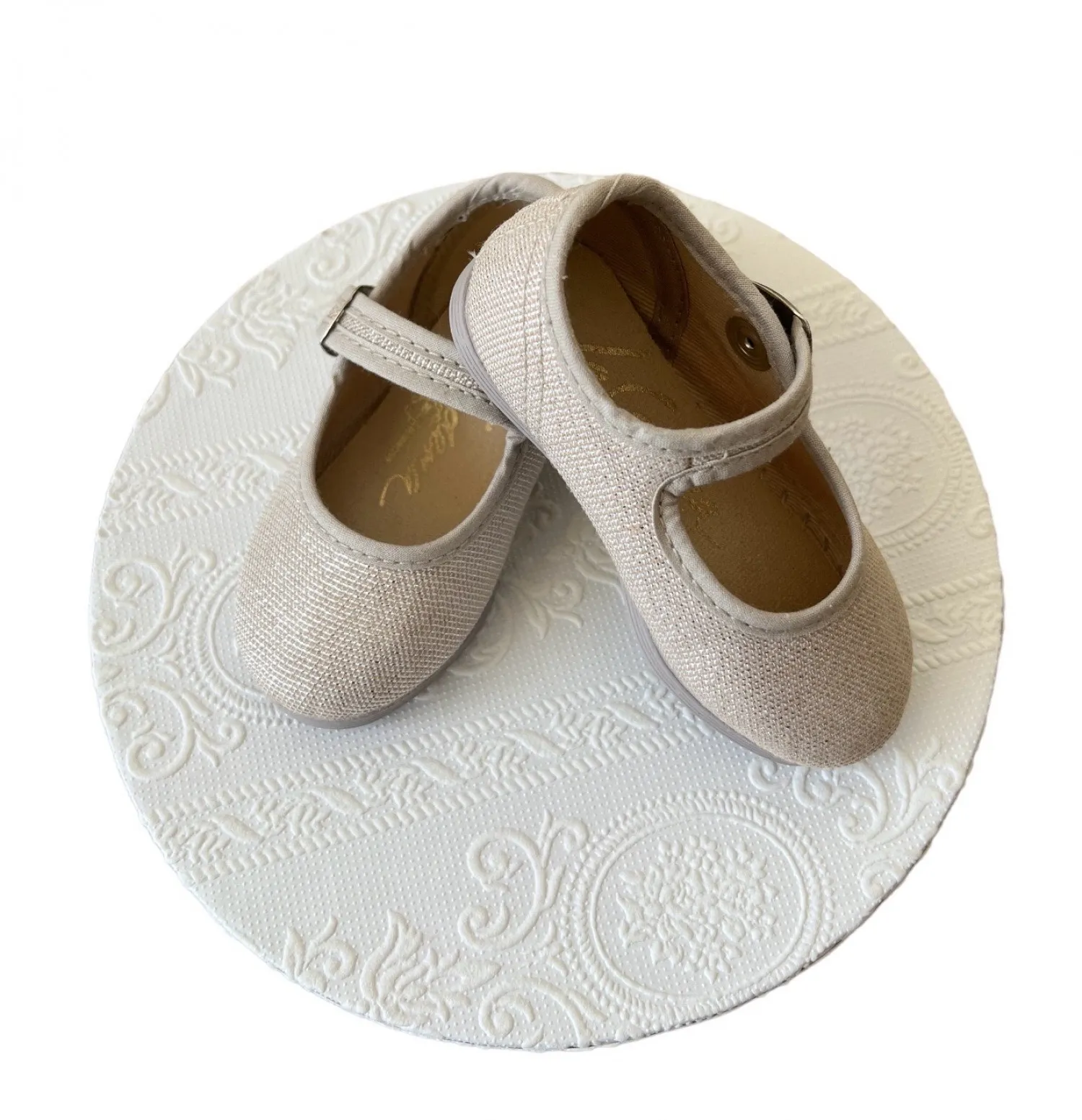 Linen Mary Jane with special ceremony shine