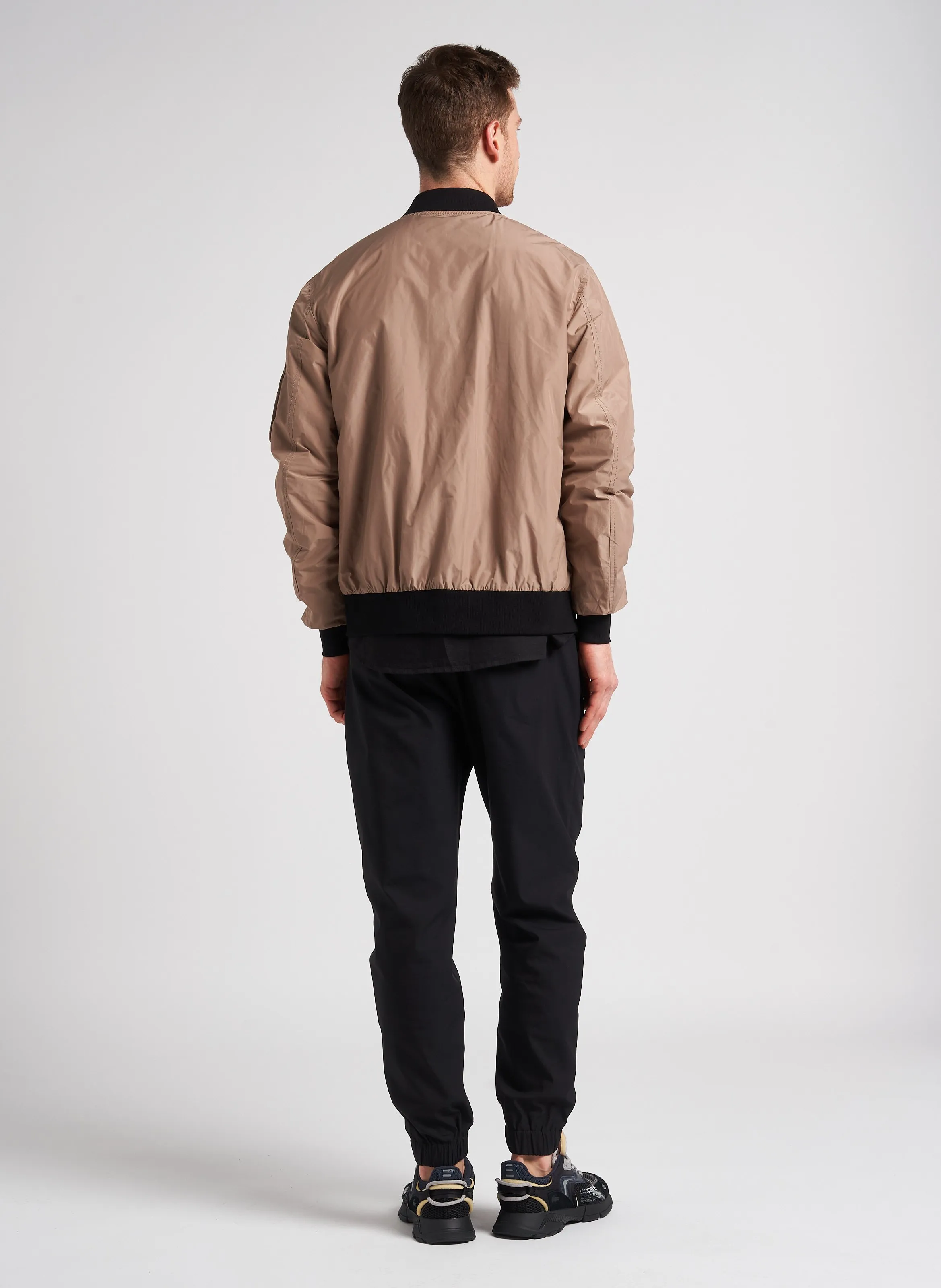 MA1  BOMBER REGULAR FIT CON CUELLO TEDDY Y CREMALLERA EN BEIGE
