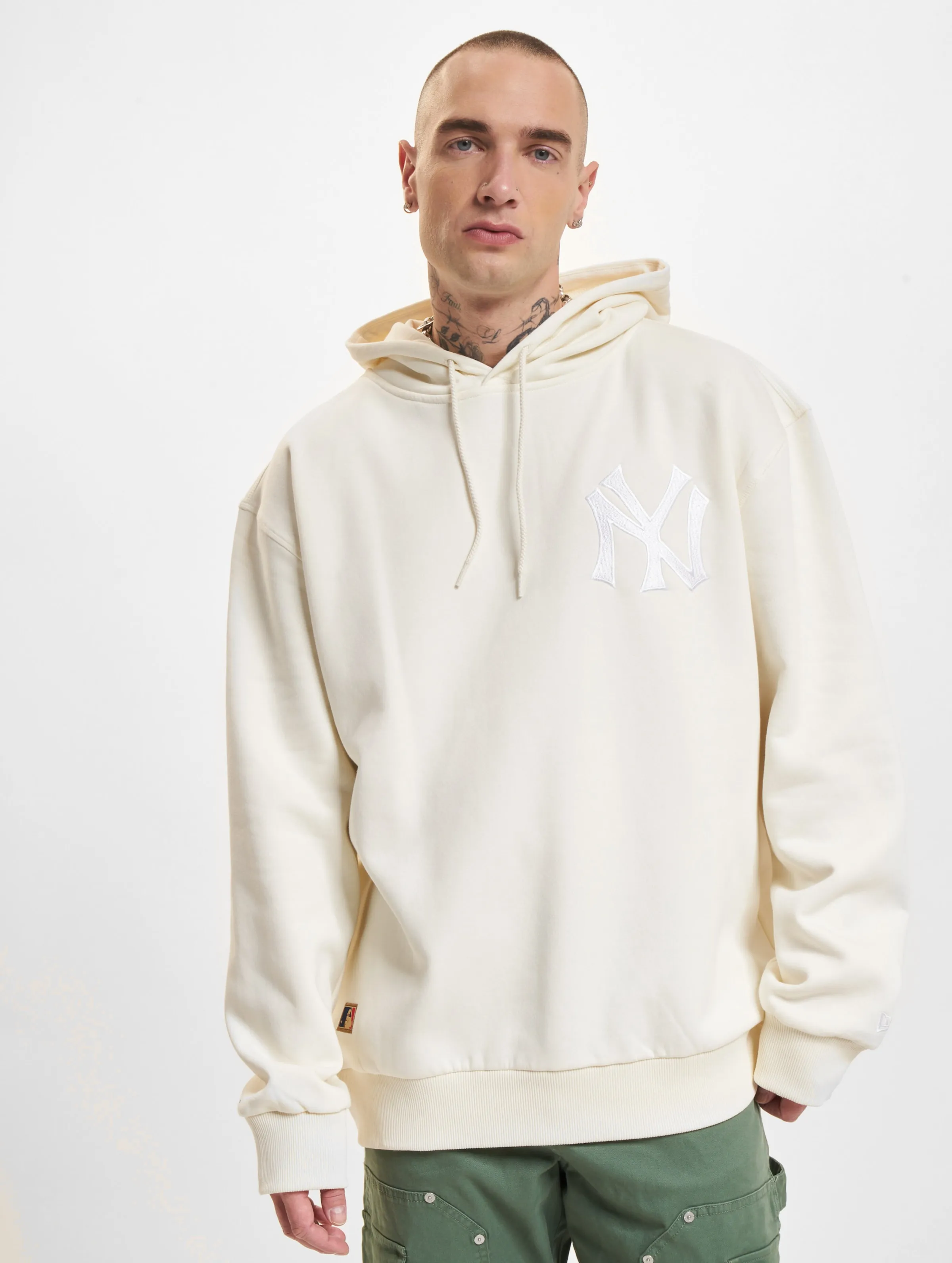 New Era Oversized Embroidery Logo New Era