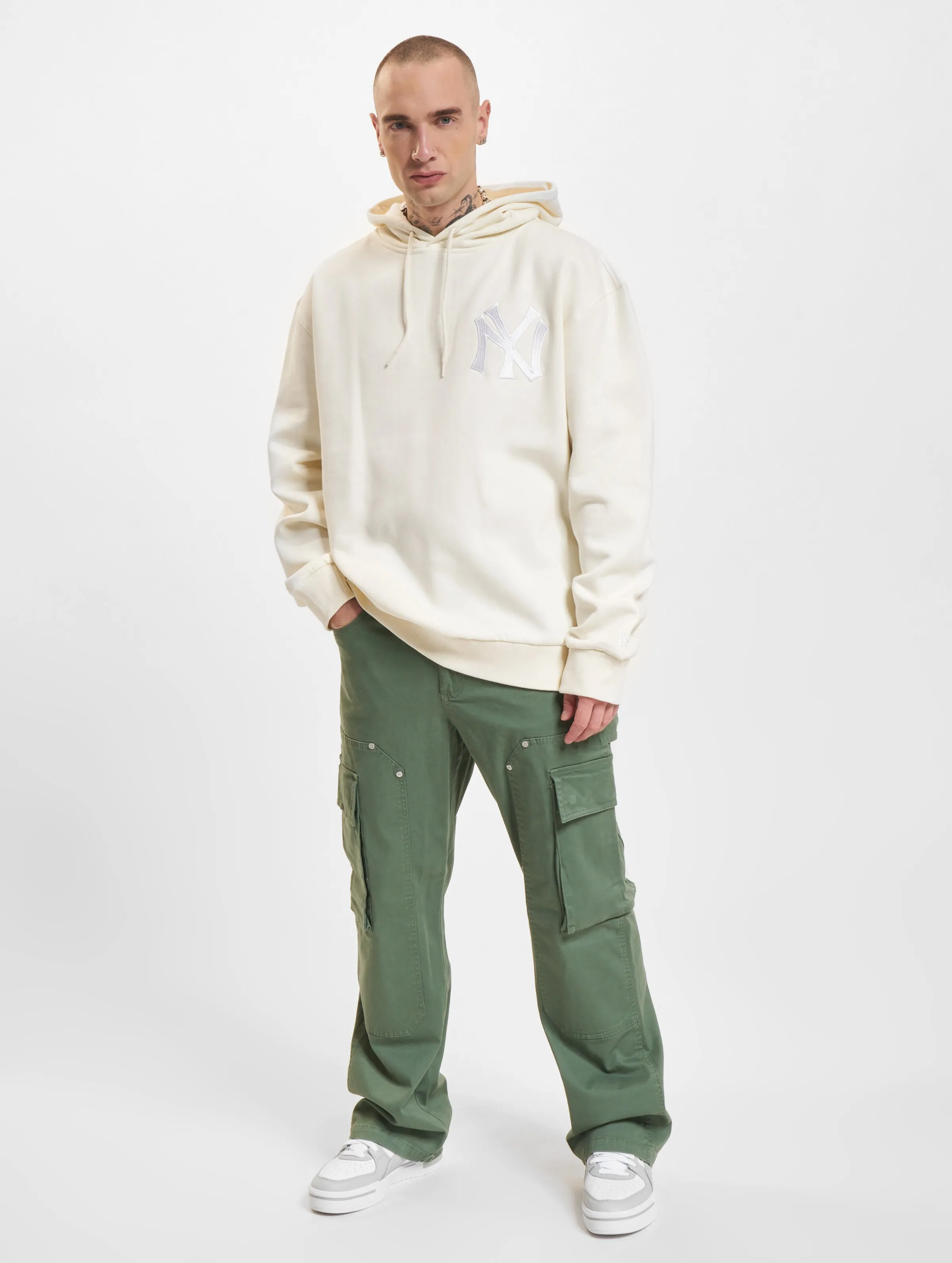 New Era Oversized Embroidery Logo New Era