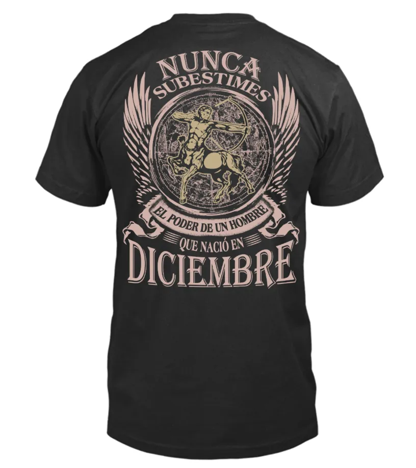 Nunca subestimes el poder de un hombre que nació en diciembre Camiseta cuello redondo Unisex