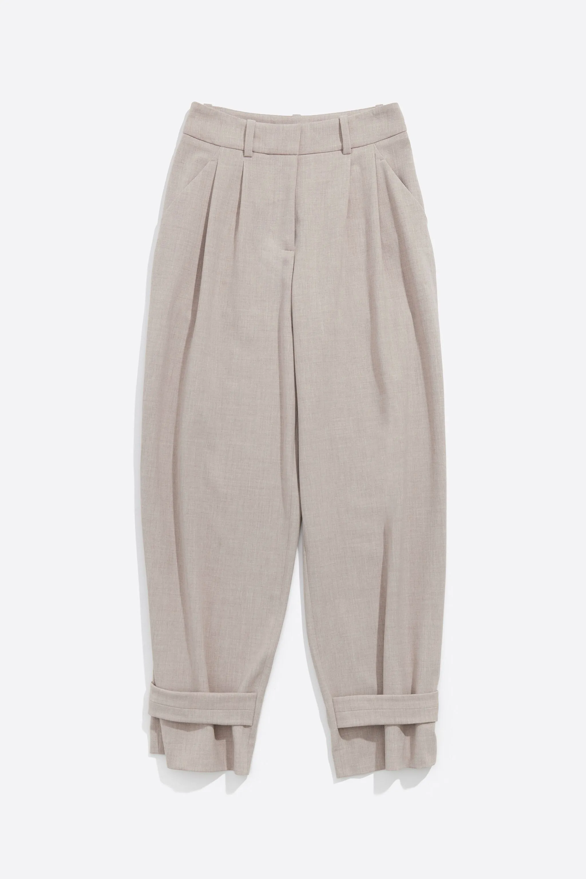 Pantalón carrot trabillas beige
